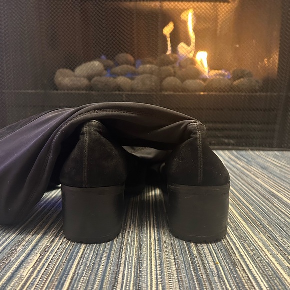 CHARLES by Charles David ROSE Women's Size 6 1/2 Black Stretch Suede Pull-on - Picture 5 of 7